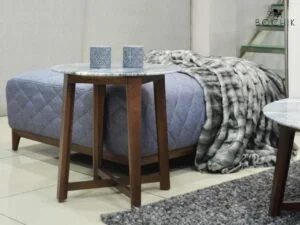 Table d'appoint en marbre blanc Ibiza et piétement en bois hêtre massif vernis noyer