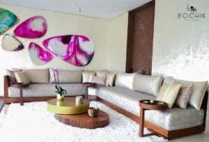 Table basse ovale en bois noyer et laqué Or, idéal pour salon marocain ou moderne avec salon marocaine gris