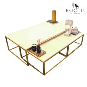Ensemble de Table basse et 2 tables d'appoints avec plateau en marbre blanc Ibiza et piétement en laiton véritable.