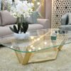 Table basse Barry avec piétement en bois chêne et plateau en verre trempé clair de 12mm avec canapé en velours gris