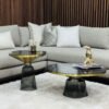 Ensemble de Tables basse design en verre trempé Gris, Dessus en Acier Inoxydable Couleur Or et plateau en verre noir avec canapé design gris