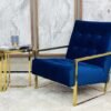 Fauteuil retro en velours bleu avec socle et accoudoir en Acier Inoxydable Couleur Or