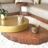 Table basse ovale en bois noyer et laqué Or, idéal pour salon marocain ou moderne avec tapis blanche