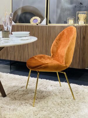 Details-LUNA-ORANGE-Chaise-design-en-velours-avec-pietement-en-or-chrome