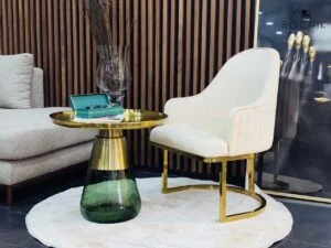 Chaise de luxe en simili cuir blanc cassé (1er choix) avec socle en Acier Inoxydable Couleur Or