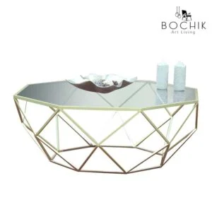 Table basse avec piétement en métal laqué Or et plateau en verre clair.