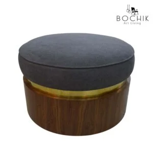 Tabouret chic en bois noyer et assise en toile crise avec bande en laiton véritable.